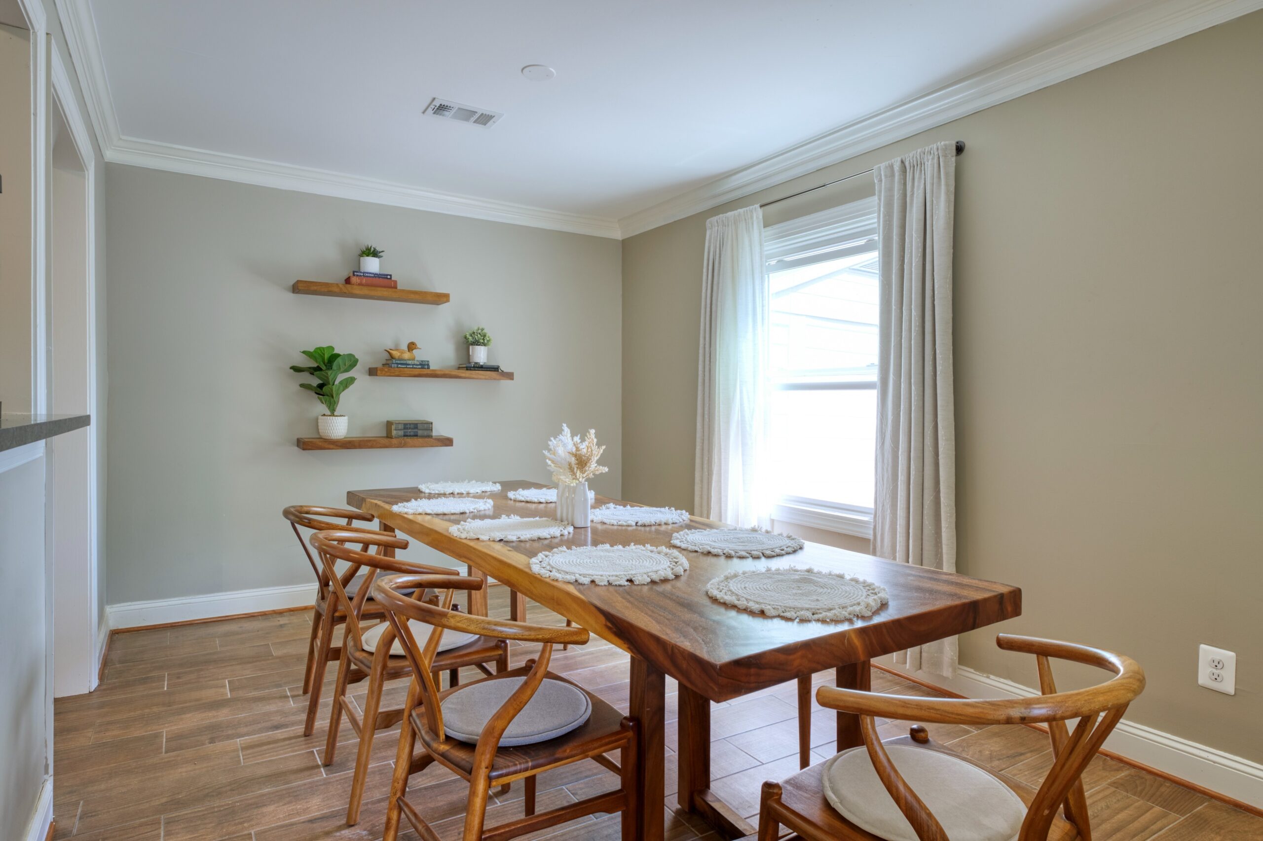 professional interior photo of 102 S Harrison Road, Sterling, VA - showing the dining area with floating shelves and hardwood floors