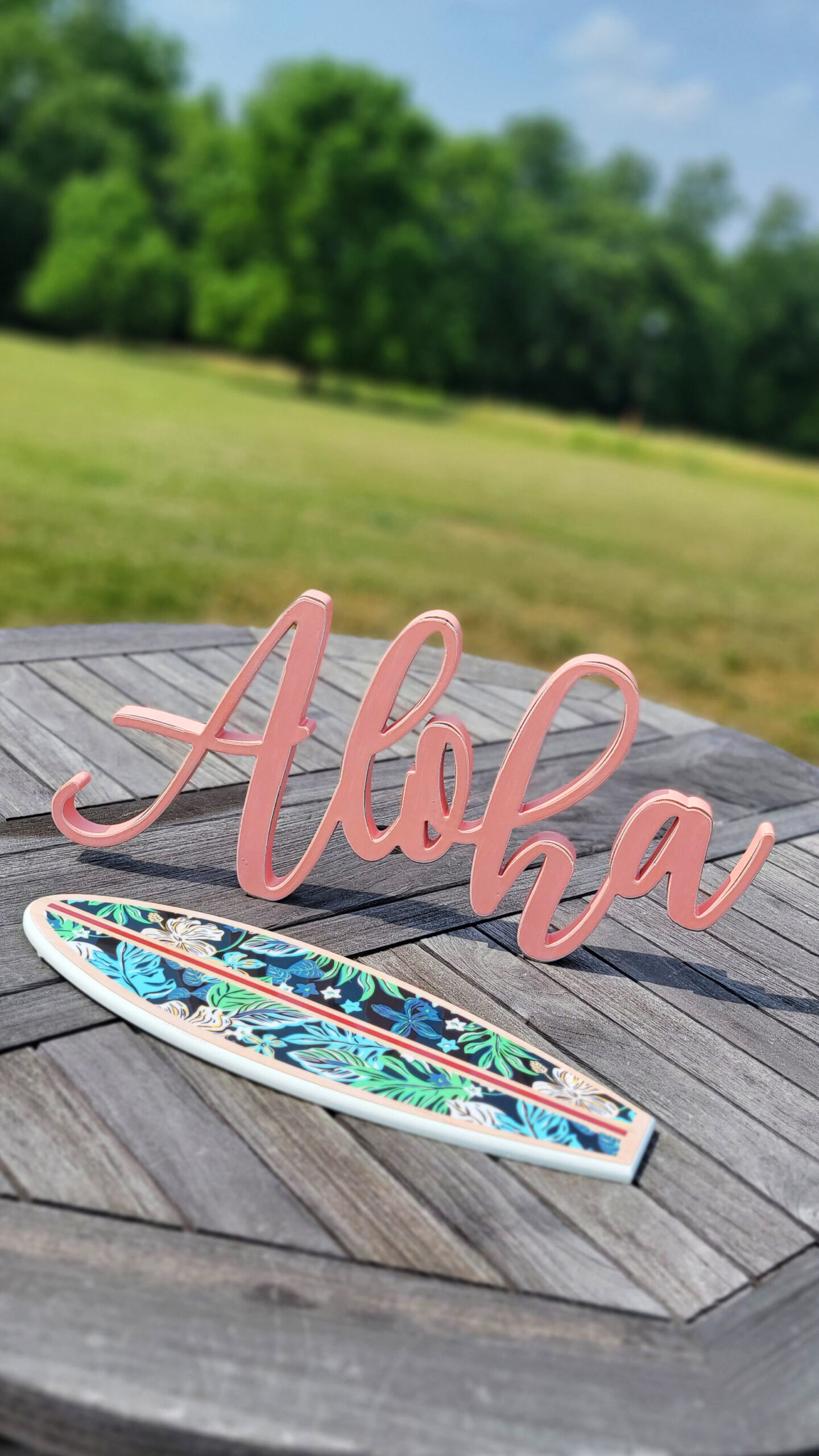sample prop for Sky Blue Media's Summer Vibes promo service: Showing Pink "Aloha" script with pink decorative surf board 